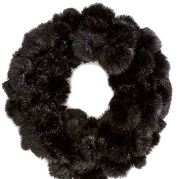 🔥NWT $365 ADRIENNE LANDAU BLACK GENUINE RABBIT FUR POM POM SCARF - SOLD OUT! 🔥 - Picture 6 of 8